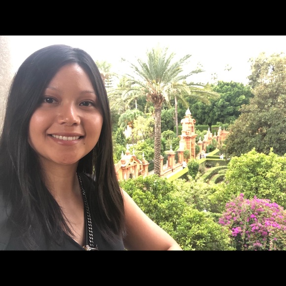 Meet your Posher, Justine - Picture 1 of 1